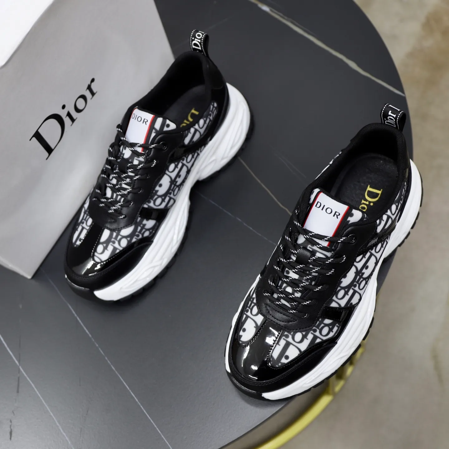 Ex-factory price: 462💰🙅‍♂️🙅‍♂️🙅‍♂️ Brand: Dior DIOR Standard code: 38-44 (45 customized) Grade: Same as the official website Material: Original material splicing Comfortable and breathable lining Lightweight and wear-resistant sports outsole Style category: Men's fashionable casual shoes Running sneakers Distinguished luxury brand elements Top luxury Color: actual picture color